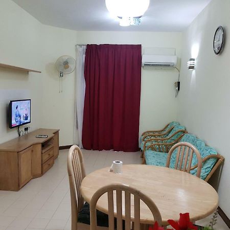 Home Stay Bayu Emas Appartment, Бату-Ферринги Экстерьер фото