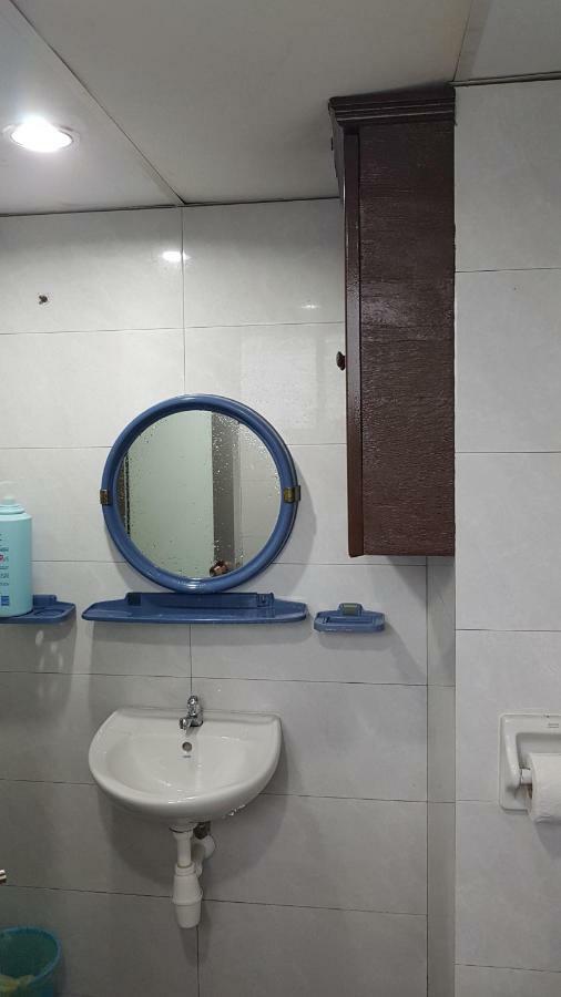 Home Stay Bayu Emas Appartment, Бату-Ферринги Экстерьер фото