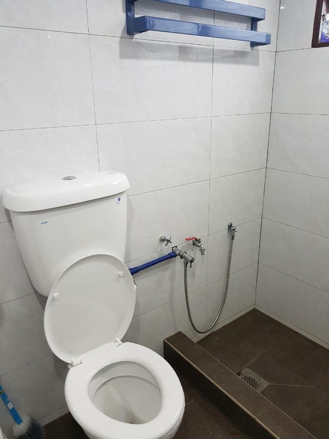Home Stay Bayu Emas Appartment, Бату-Ферринги Экстерьер фото