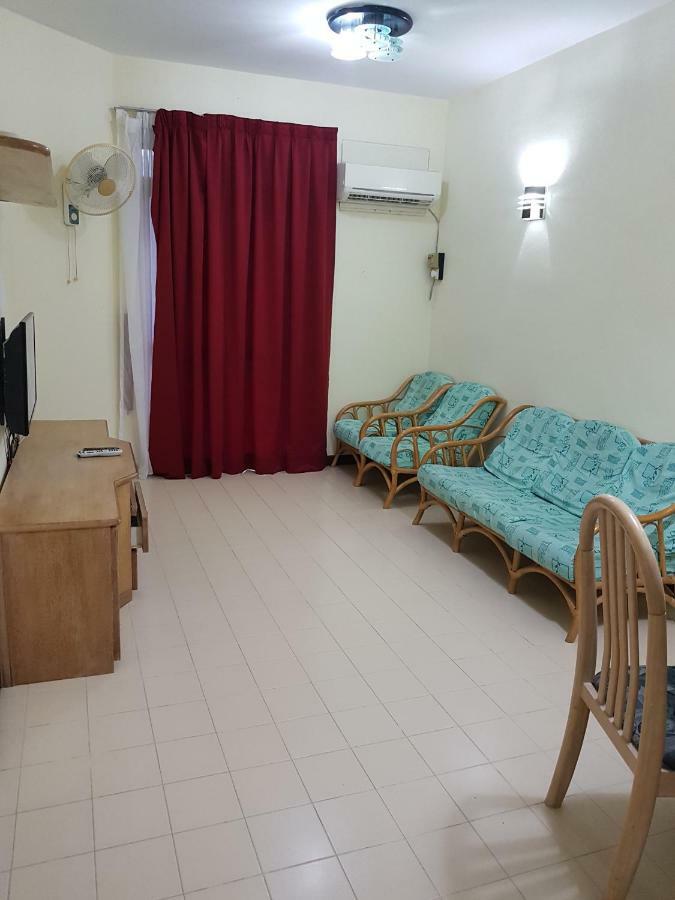 Home Stay Bayu Emas Appartment, Бату-Ферринги Экстерьер фото