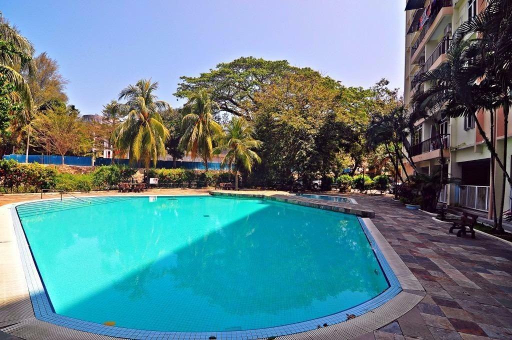 Home Stay Bayu Emas Appartment, Бату-Ферринги Экстерьер фото