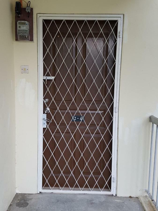 Home Stay Bayu Emas Appartment, Бату-Ферринги Экстерьер фото